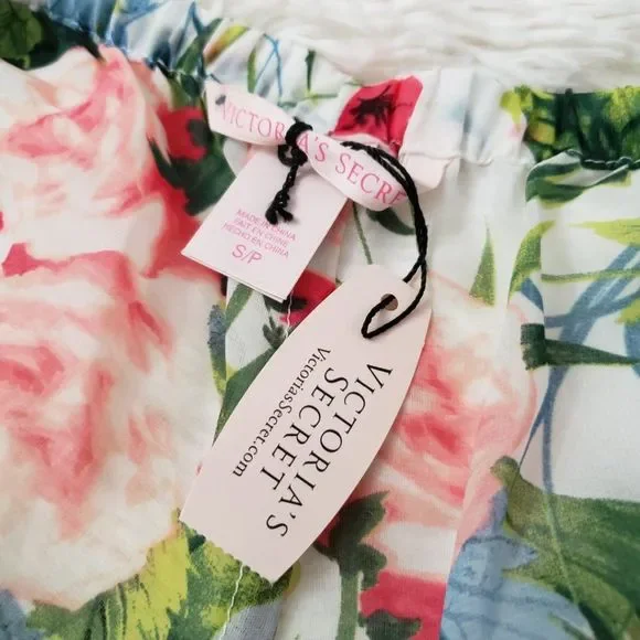 Victoria's Secret cover up - Picture 5 of 6